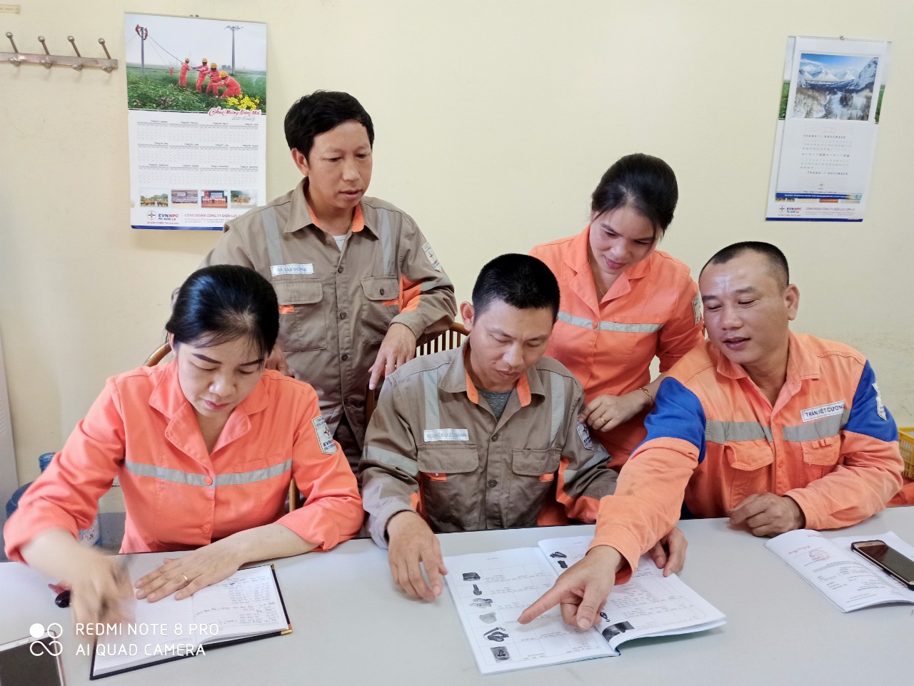Điện lực Phù Yên: Duy trì giao ban an toàn đầu giờ
